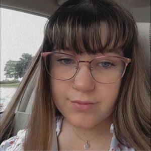 Meet your Posher, Genevieve